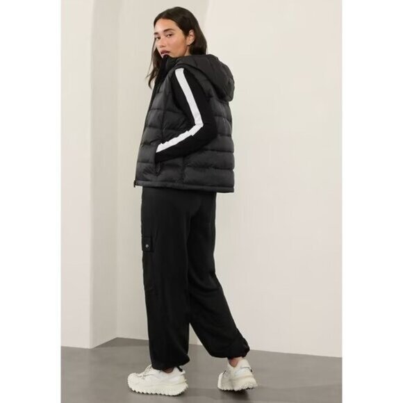 Athleta M Aire Puffer Vest in Black Size Medium - Picture 7 of 7